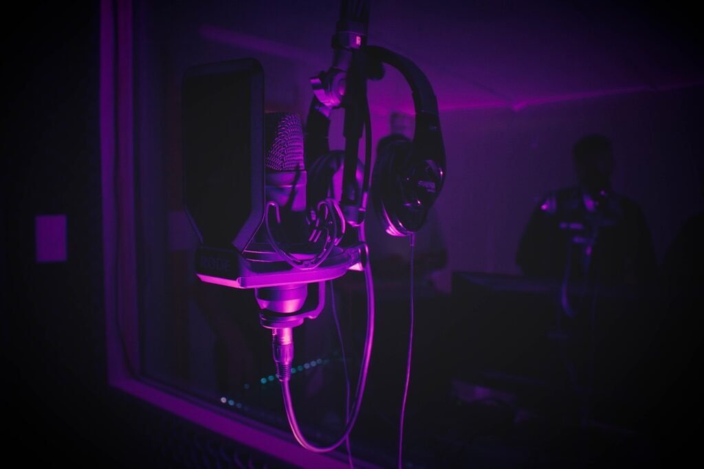 g69f918bafd2739b80445adfd585e12aa7069dae4f58c1a2f6f59e1d5dd0a17b2dd96f34f498add037fc63a9dd6ea542e36022a95596cf95c91459cd5f433894f 1280 7495739 microphone, music, rec, studio, shure, rode, sound, microphone, music, music, music, music, music, studio, studio